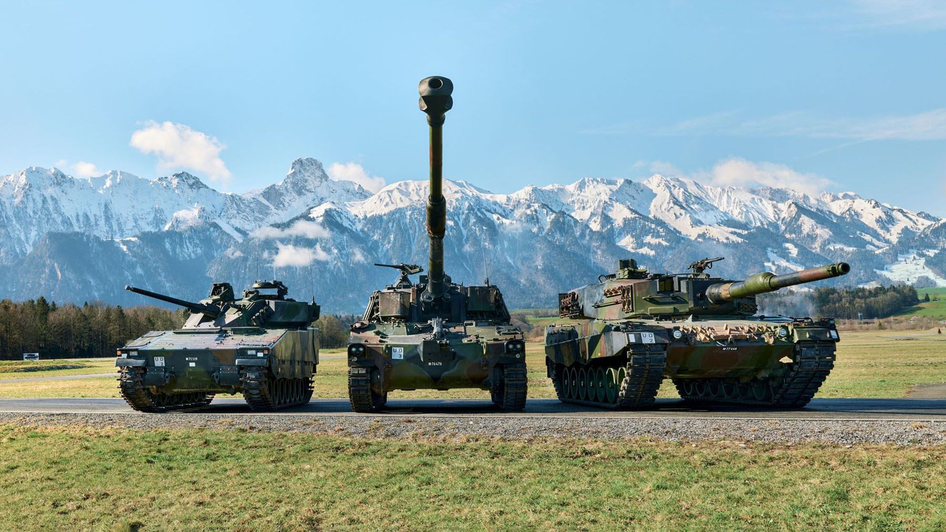 Drei Panzertypen der Schweizer Armee