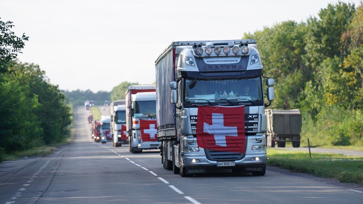 Humanitarian convoy in eastern Ukraine
