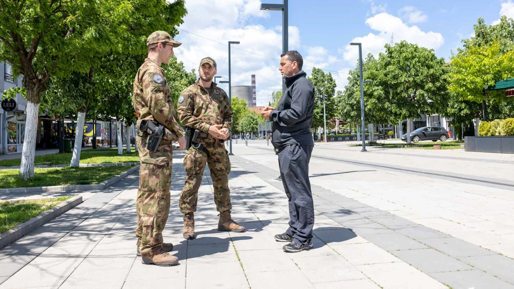 Grazie a uno stretto scambio con le autorità locali e la popolazione, i Liaison and Monitoring Teams (LMT) della SWISSCOY per la KFOR acquisiscono informazioni determinanti per la valutazione della situazione della sicurezza.