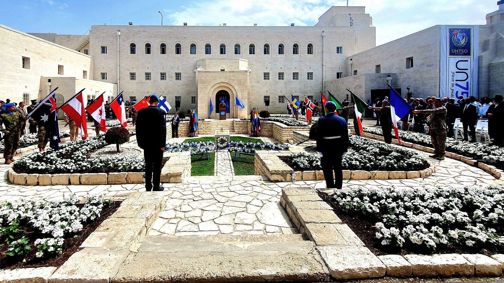 Die gute Zusammenarbeit erreichte am 29. Mai 2023 mit dem 75-jährigen Bestehen der UNTSO ihren Höhepunkt. Bei den in Jerusalem (Bild), Damaskus und Beirut organisierten Gedenkfeiern waren die Konfliktparteien anwesend und dankten offiziell – in Briefen und Botschaften – für die Arbeit der Militärbeobachterinnen und -beobachter.