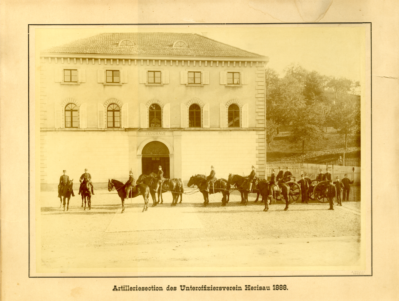 Altes Zeughaus Herisau, Artilleriesektion des Unteroffiziersvereins Herisau, 1888, Fotograf A. Müller