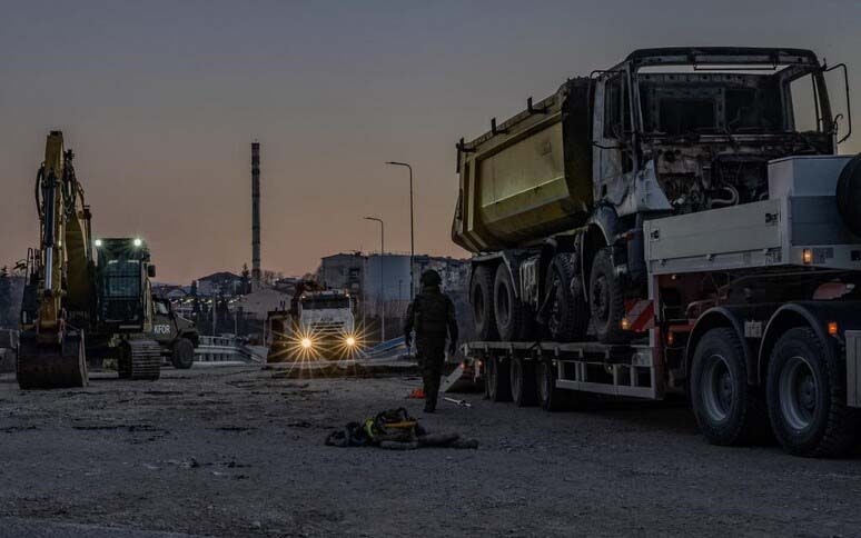 On 5 January 2023, the NATO-led KFOR mission completed the removal of several vehicles blocking roads in northern Kosovo, through the deployment of engineer units to the areas of Duda’s Rock and Srbovac arterial route.