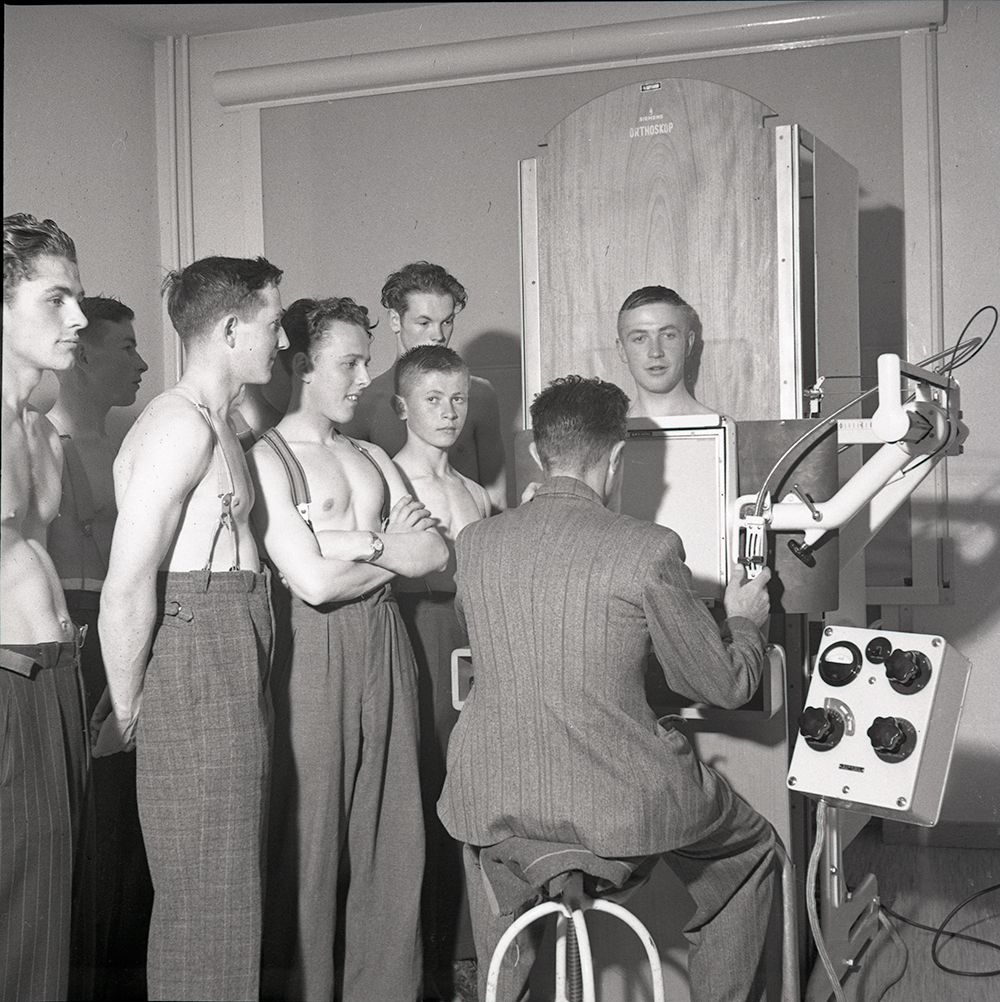 Aushebung, medizinische Untersuchungskommission der Diensttauglichkeit, 1946, Fotograf: Werner 