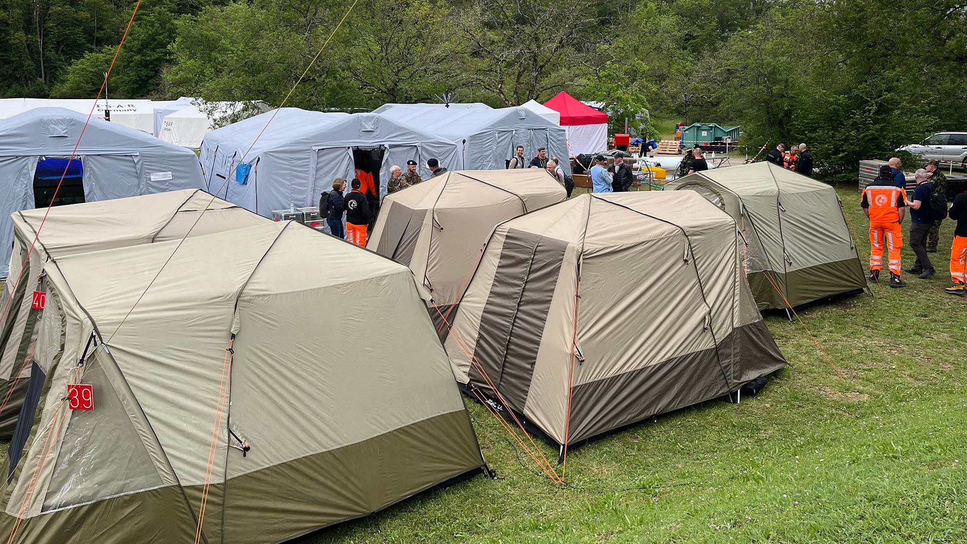 Das Camp der fünf Such- und Rettungsteams in der Nähe des Übungsdorfs. 
