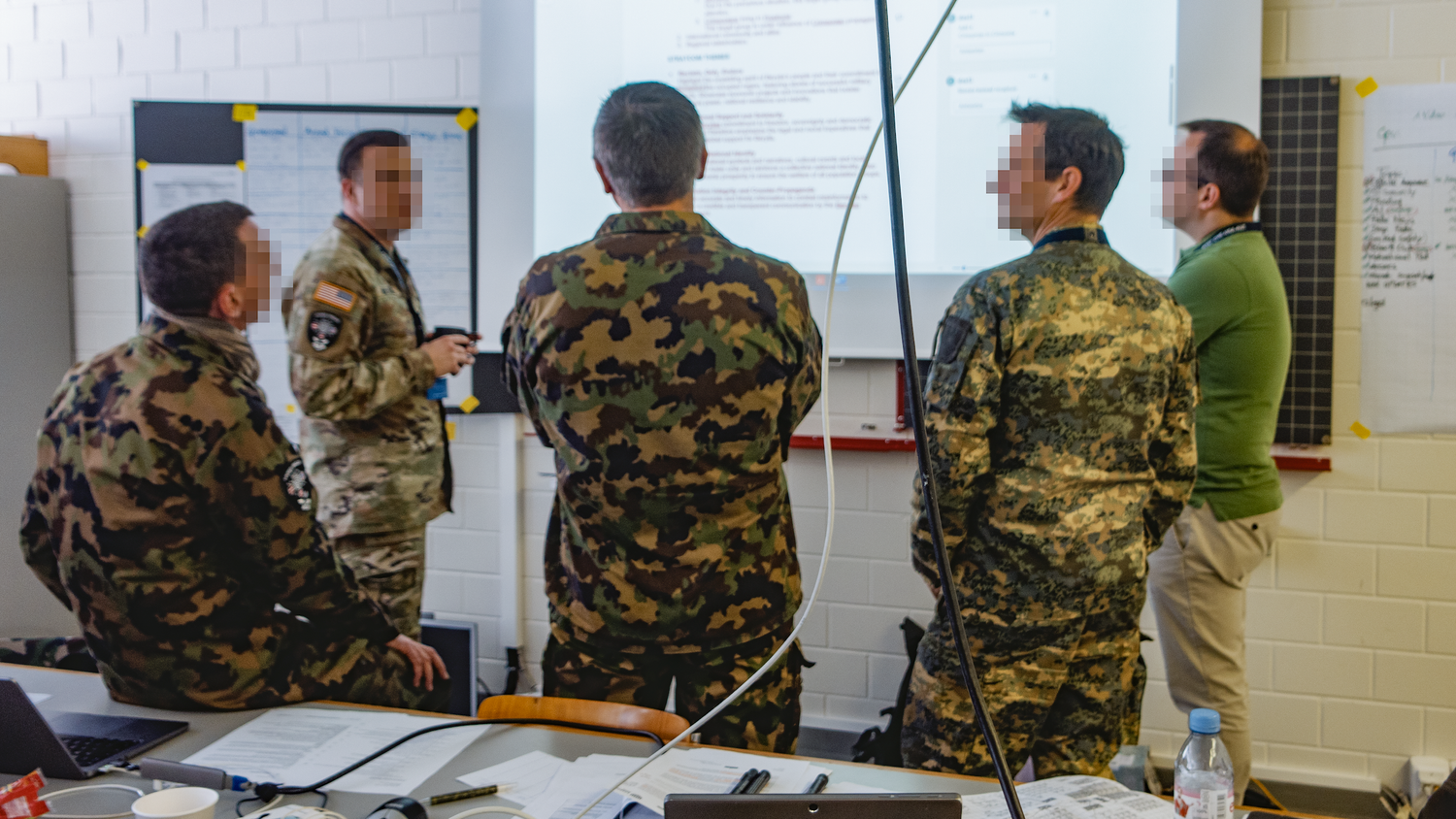 Das Blue Team 7 bestand neben Soldatinnen und Soldaten aus der Schweiz, Österreich und den USA auch aus Spezialistinnen und Spezialisten von Schweizer Unternehmen.
