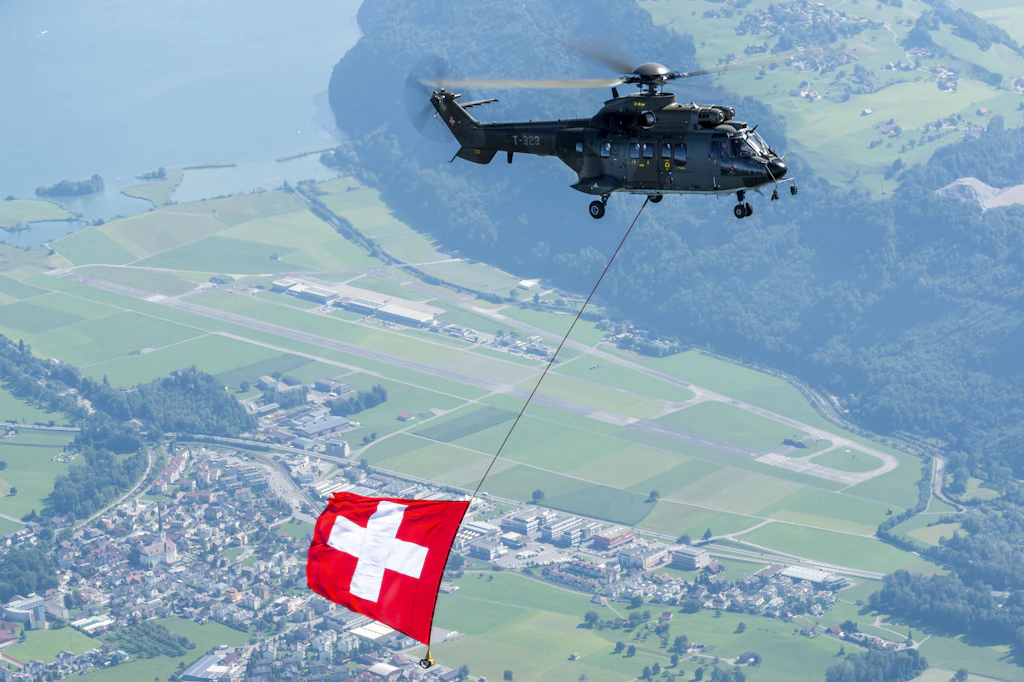 Super Puma T-323, Schweiz, Fahne, Alpnachersee