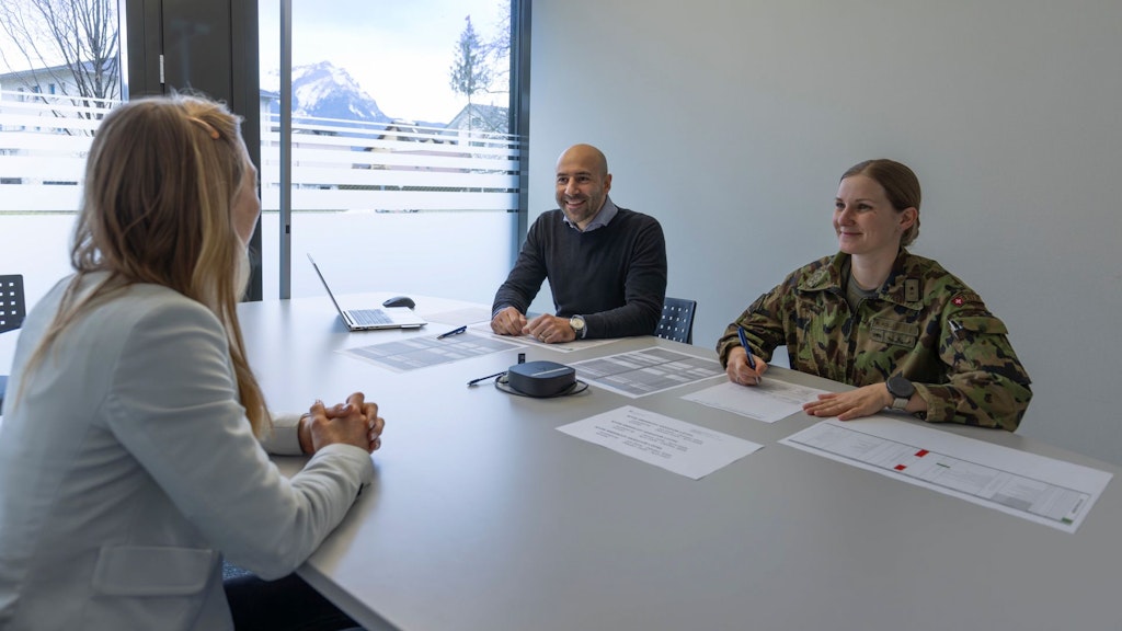 Les entretiens de recrutement à Oberdorf près de Stans permettent de déterminer si les hommes et les femmes intéressés par un engagement de promotion de la paix sont effectivement aptes à le faire. 