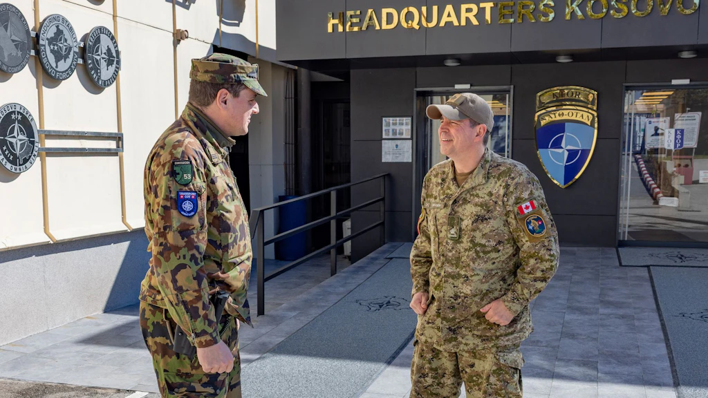 Par leur engagement au sein de structures de commandement multinationales, les officiers suisses renforcent leur interopérabilité et développent de manière ciblée leurs compétences militaires.