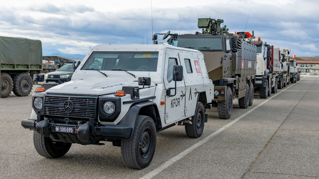 Les véhicules en convoi du Mobility Support Detachment de la SWISSCOY.