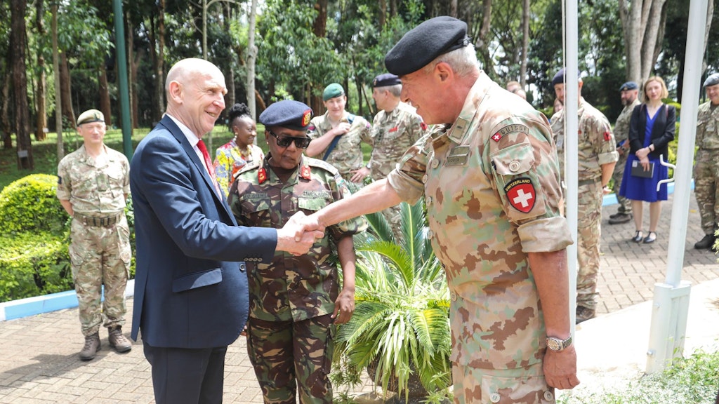 En tant que directeur adjoint, le colonel Markus Schefer représente l’IPSTC et son équipe internationale vis-à-vis de l’extérieur. Il a ainsi également accueilli le ministre britannique de la Défense, John Healey, qui a visité l’IPSTC.