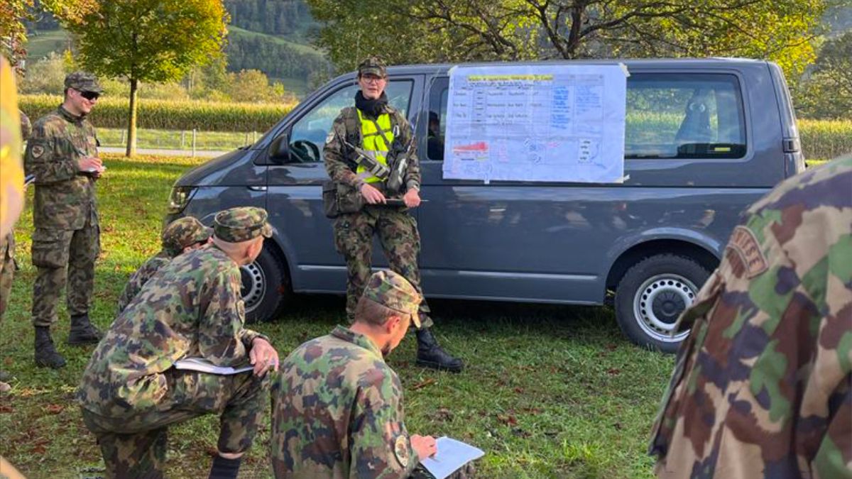 Dans sa fonction, elle est entre autres responsable de laformation et de la conduite de recrues et de futurs cadres.