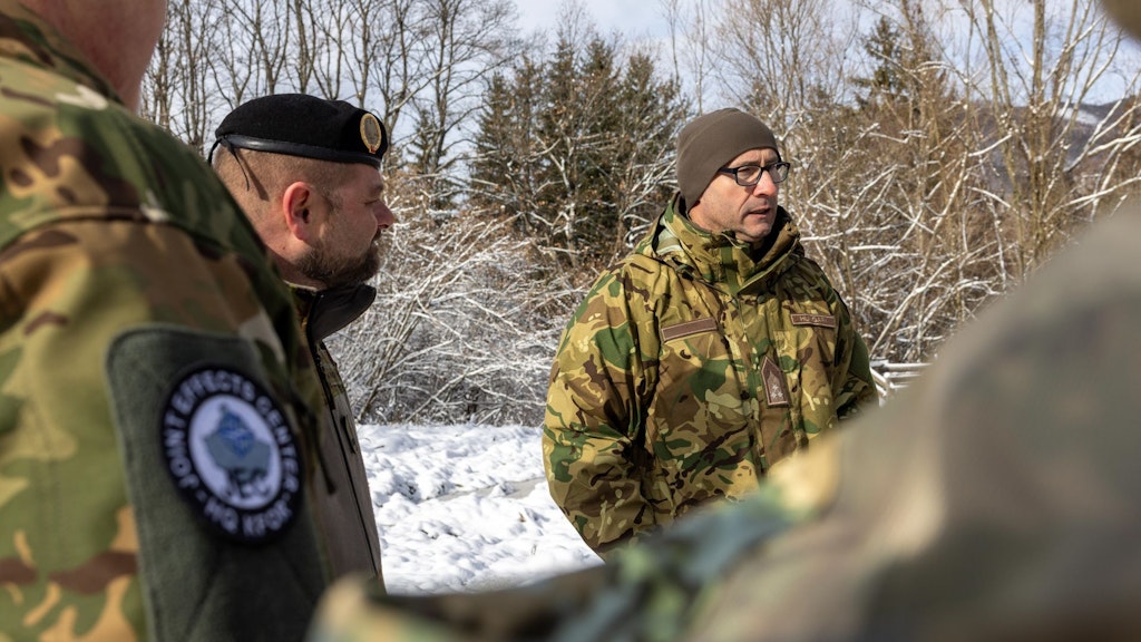 Selon le major Adrian, le travail au sein d’équipes multinationales favorise les échanges informels et la compréhension mutuelle.