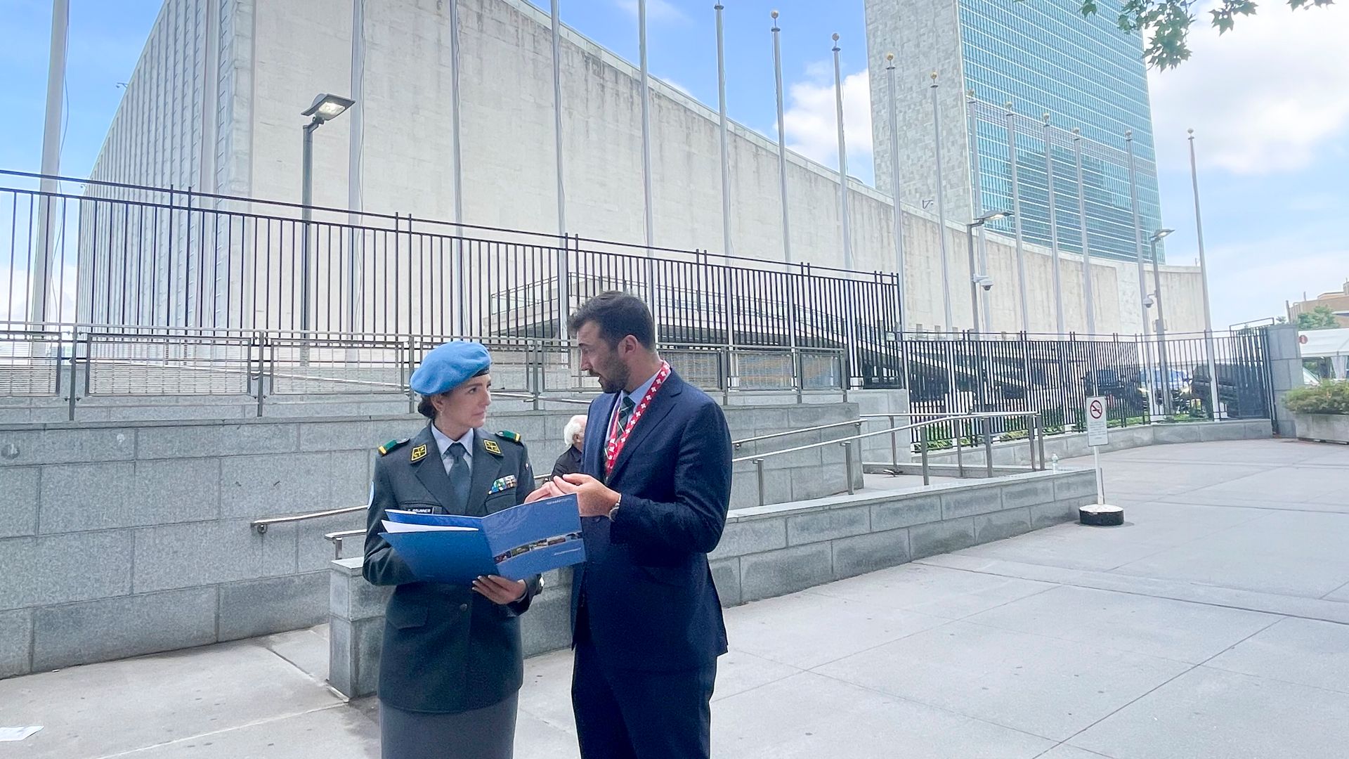 Au cours des dernières années, l’Armée suisse a progressivement augmenté son apport en personnel au siège de l’ONU à New York. Actuellement, huit officiers travaillent sur place au profit de la promotion militaire de la paix.