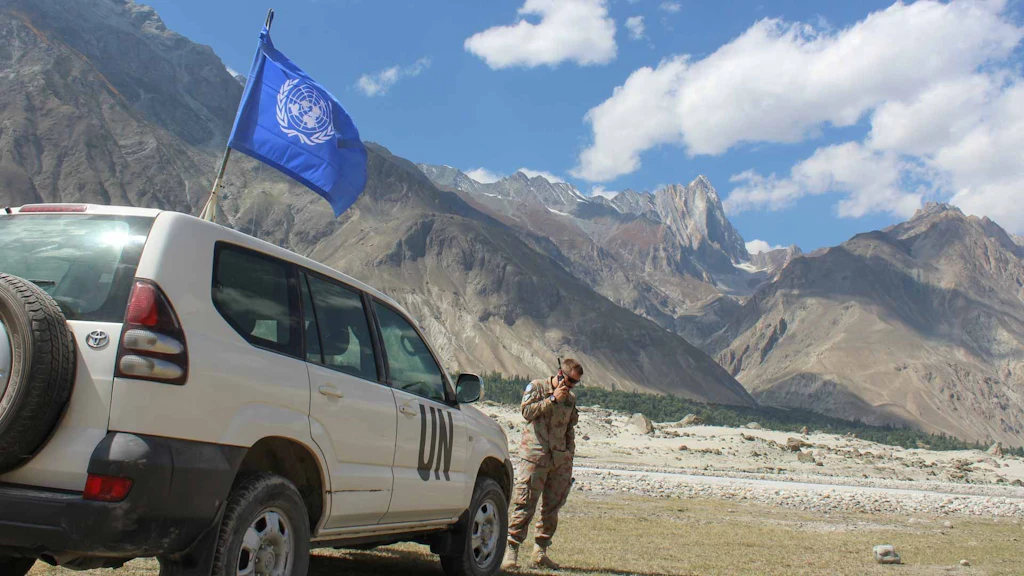 Pour le TOC, un défi particulier consiste à concilier différentes réalités opérationnelles et les différents fuseaux horaires tout en demeurant opérationnel à tout moment. Les peacekeepers peuvent en effet joindre le TOC en permanence, sur quelque continent qu’ils se trouvent en mission.