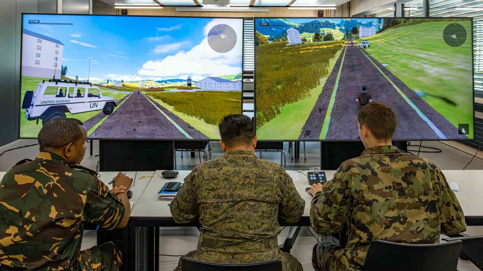 Dans le cours d'observateur militaire, les officiers suisses et étrangers s'entraînent également aux scénarios les plus divers à l'aide du logiciel de simulation Virtual Battlespace 4.
