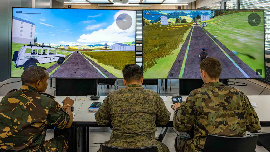 Dans le cours d'observateur militaire, les officiers suisses et étrangers s'entraînent également aux scénarios les plus divers à l'aide du logiciel de simulation Virtual Battlespace 4.