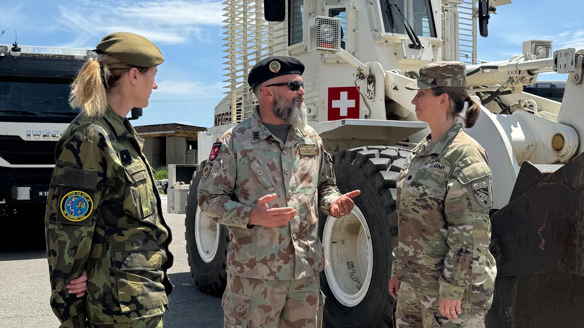 L’engagement de promotion de la paix de la SWISSCOY au profit de la KFOR permet à l’Armée suisse d’acquérir des compétences et des capacités à long terme et d’augmenter l’interopérabilité.