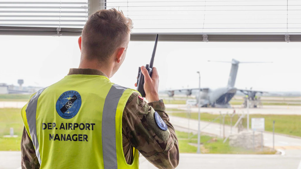 Al fianco dell’Airport Manager, l’ufficiale specialista Dario supporta i processi operativi sull’aeroporto militare.