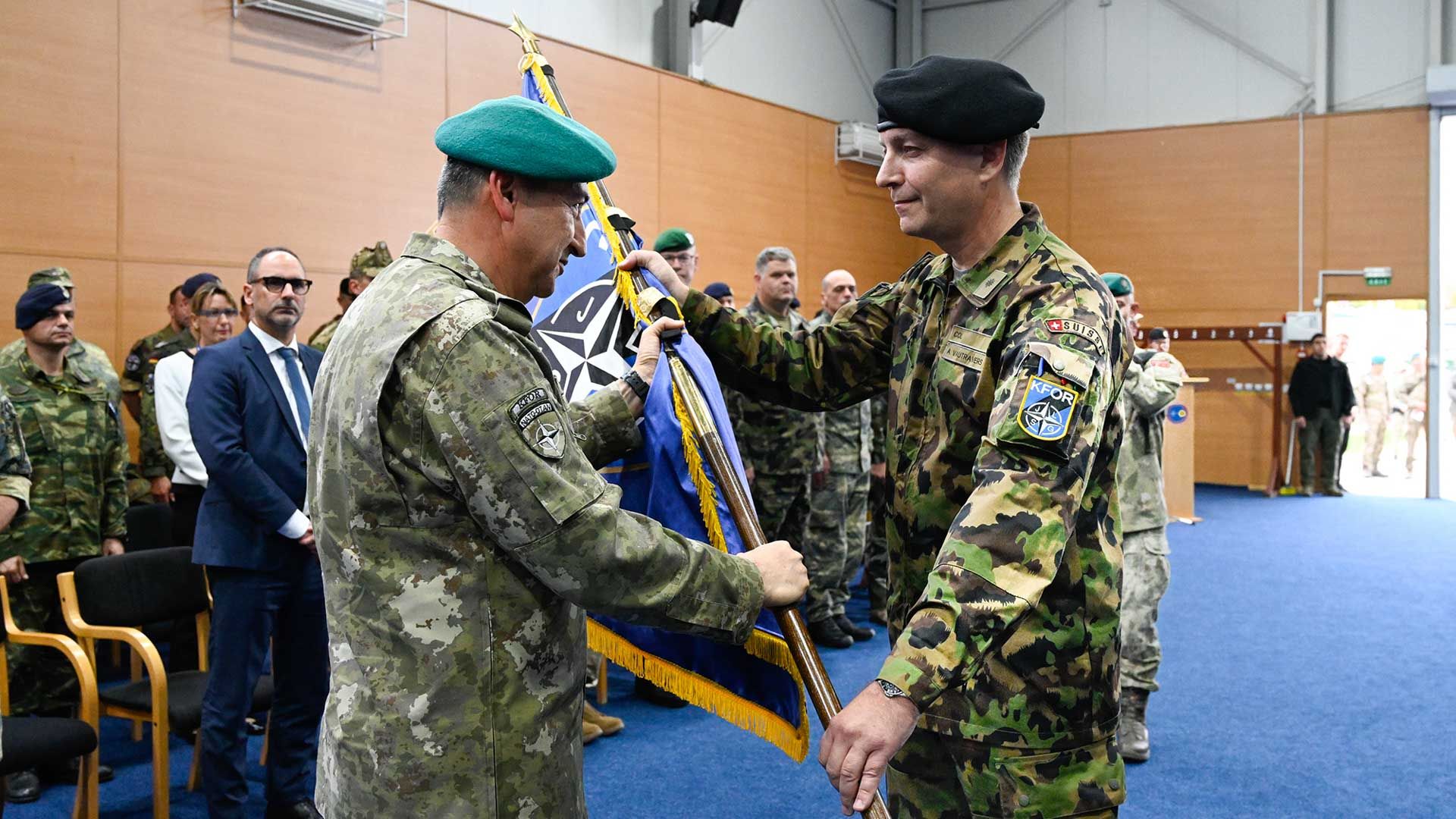 Con il colonnello SMG Alexandre Vautravers, la Svizzera ha assunto per la prima volta il comando dell’unità di supporto logistico della KFOR, direttamente subordinata al comandante della missione.
