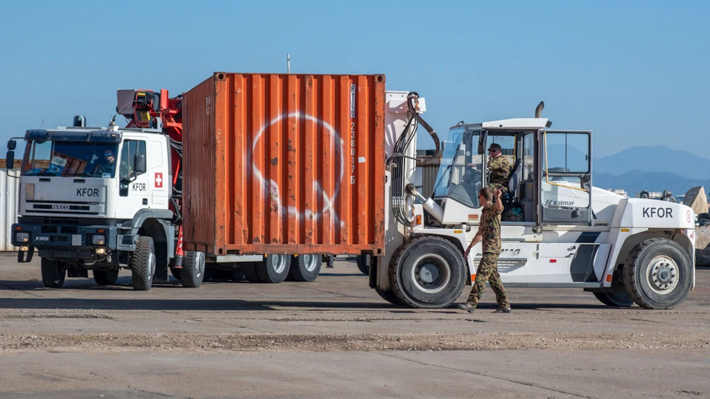 I servizi di trasporto a favore della KFOR fanno parte dei compiti operativi che i membri della SWISSCOY forniscono ogni giorno in modo affidabile e profes¬sionale.