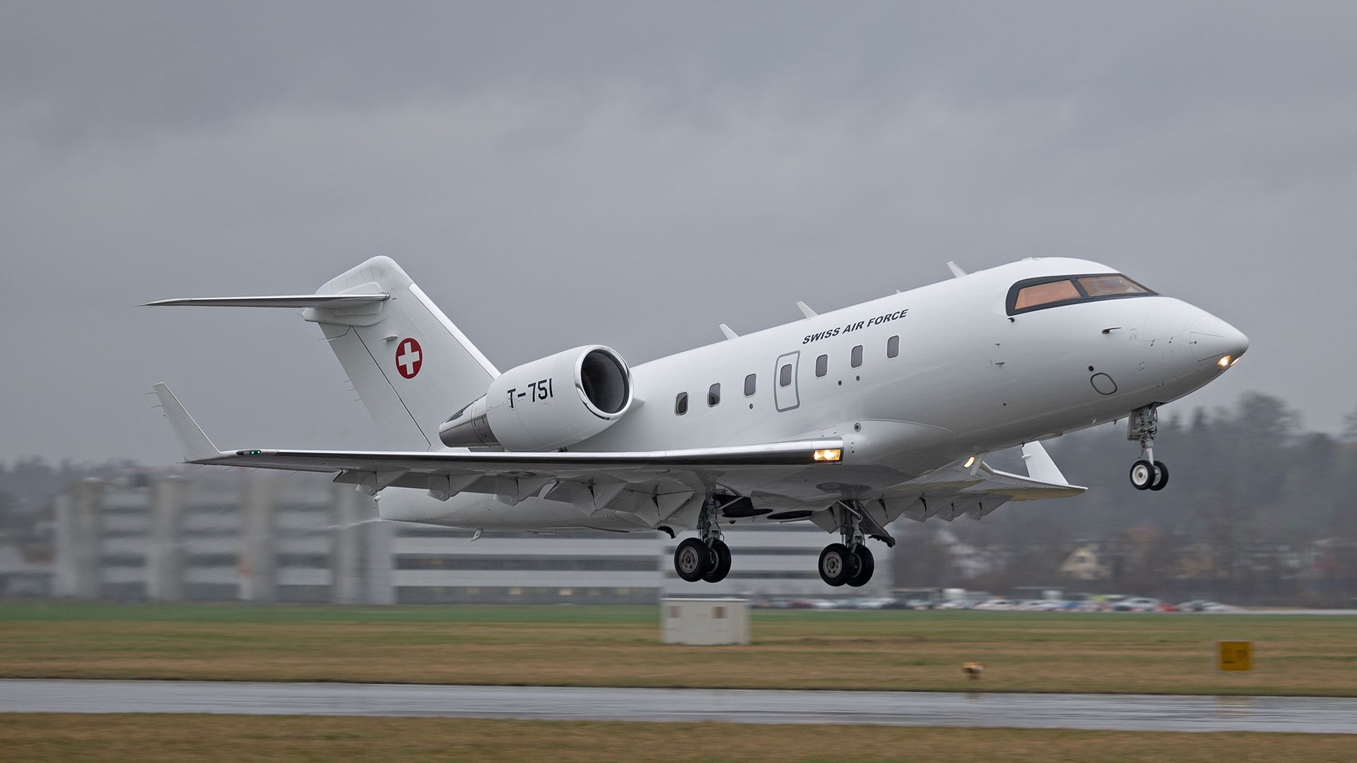 CL-604 in decollo dall'aerodromo militare Dübendorf