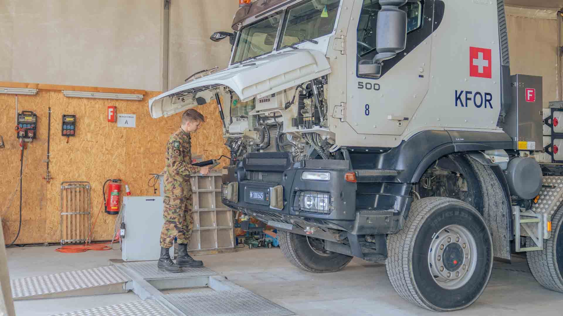 Con l’assunzione del comando della compagnia di trasporto multinazionale della KFOR, è stato potenziato anche l’effettivo del gruppo di manutenzione.