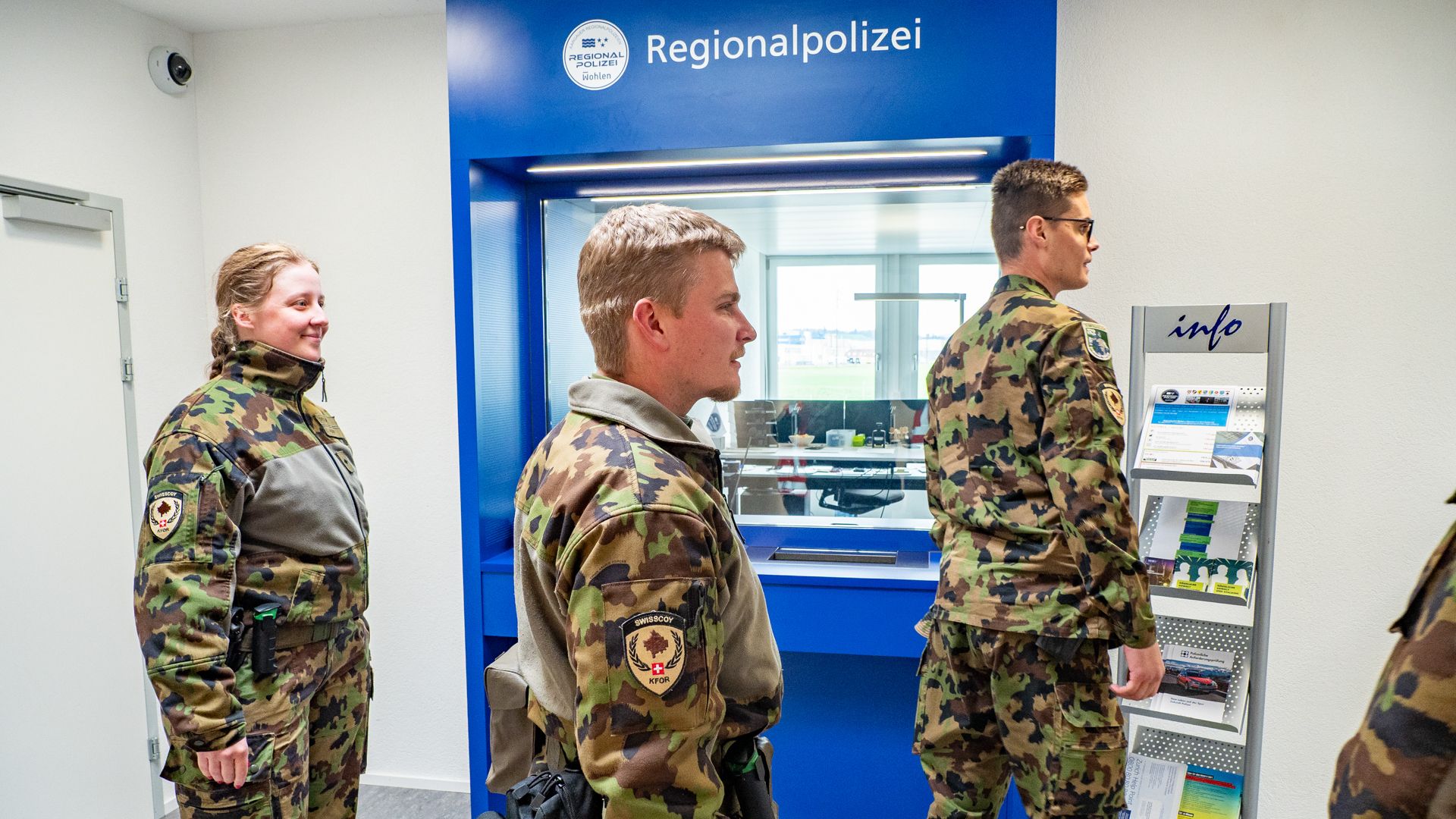 Grazie al supporto dei partner regionali come di polizia della polizia regionale di Wohlen, è stato possibile utilizzare i rispettivi locali dove ambientare le varie postazioni, in modo da simulare realisticamente il futuro settore d’impiego degli osservatori.