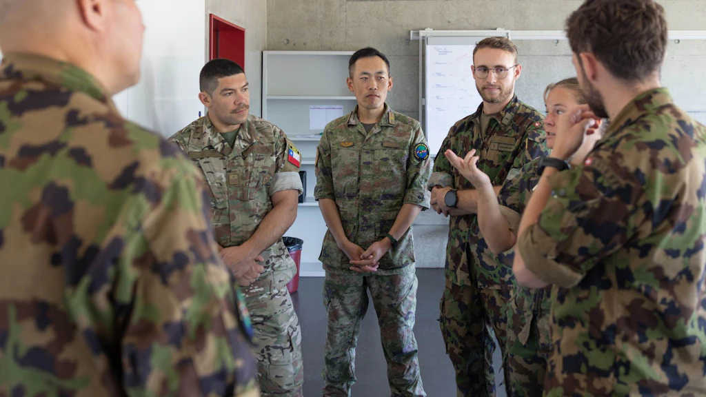 Nell’ambito di workshop, le future e i futuri peacekeeper hanno approfondito le proprie conoscenze attraverso casi di studio, discussioni e presentazioni proprie.