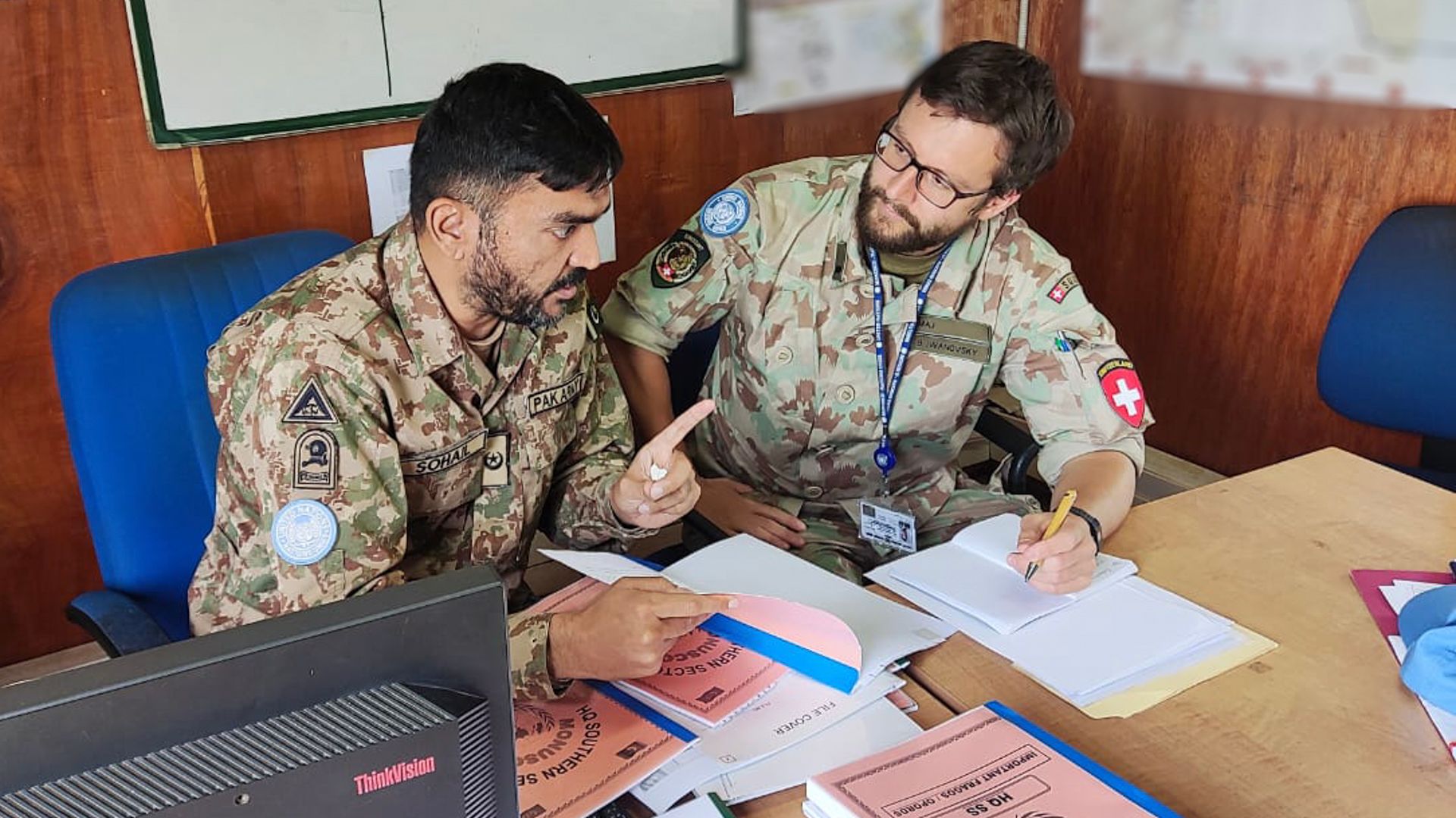 L'Esercito svizzero contribuisce anche con ufficiali di stato maggiore alle due missioni ONU in Sudan del Sud e nella Repubblica Democratica del Congo, entrambe basate su un mandato multidimensionale.